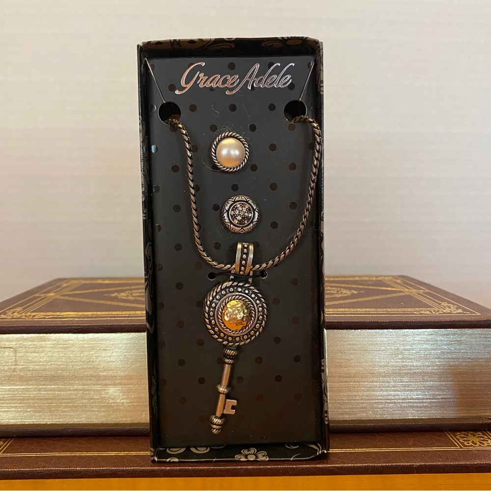 Grace Adele interchangeable magnetic decorations key pendant with chain silver
